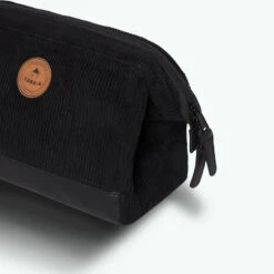 Unter Den Linden - Trousse De Toilette -Mode Sacs Magasin TDM W22 TROUSSE TRAVEL KIT UNDER DEN LINDEN FERMETURE BD